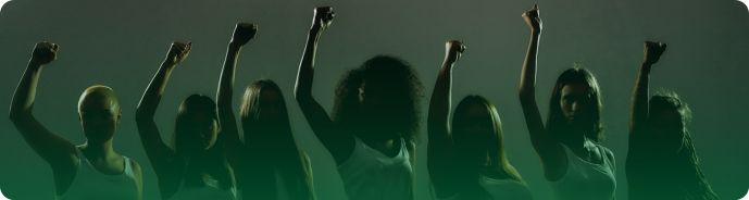 Mulheres com os punhos erguidos simbolizando força e luta pelos direitos das mulheres