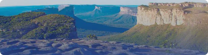 Turismo na Chapada Diamantina Vista panorâmica da Chapada Diamantina, símbolo do ecoturismo e da biodiversidade na Bahia.
